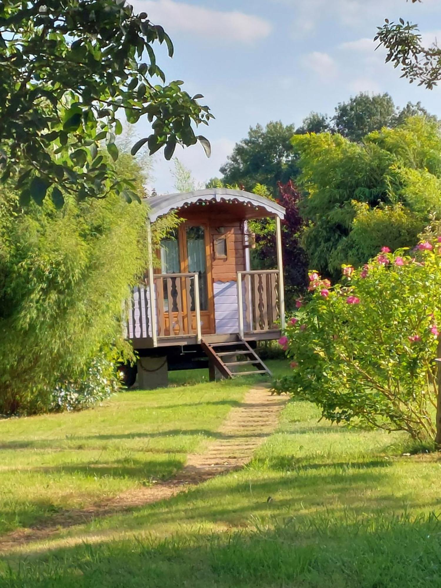 Villa Les Roulottes de la Brauderie à Brissarthe Extérieur photo