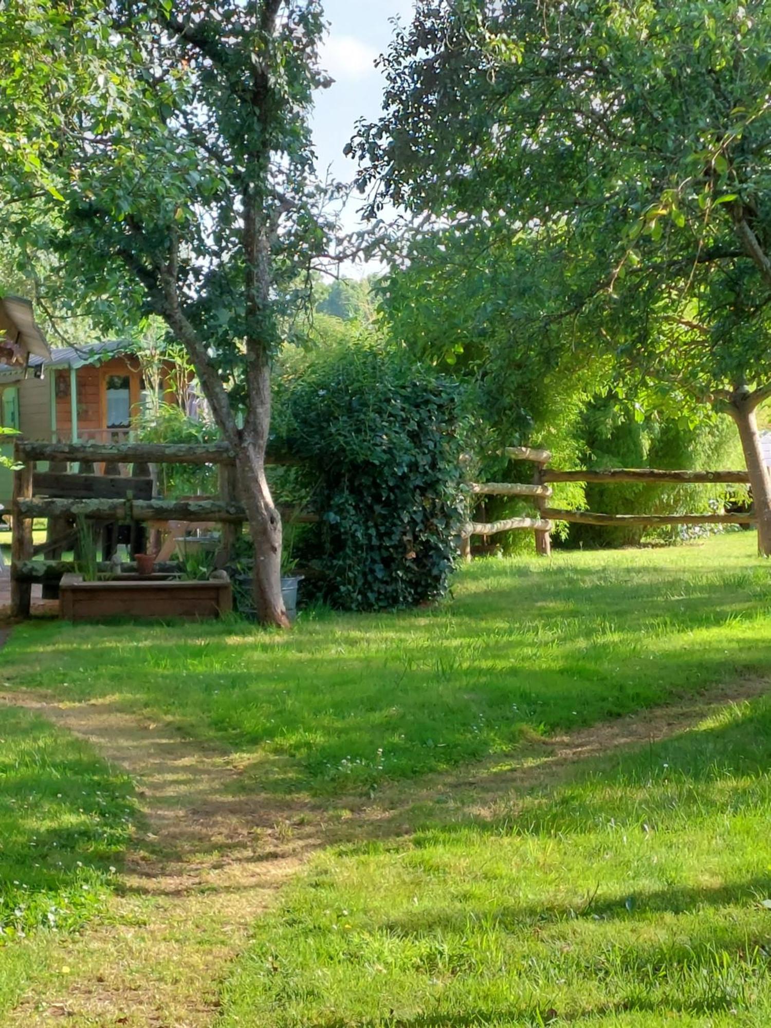 Villa Les Roulottes de la Brauderie à Brissarthe Extérieur photo