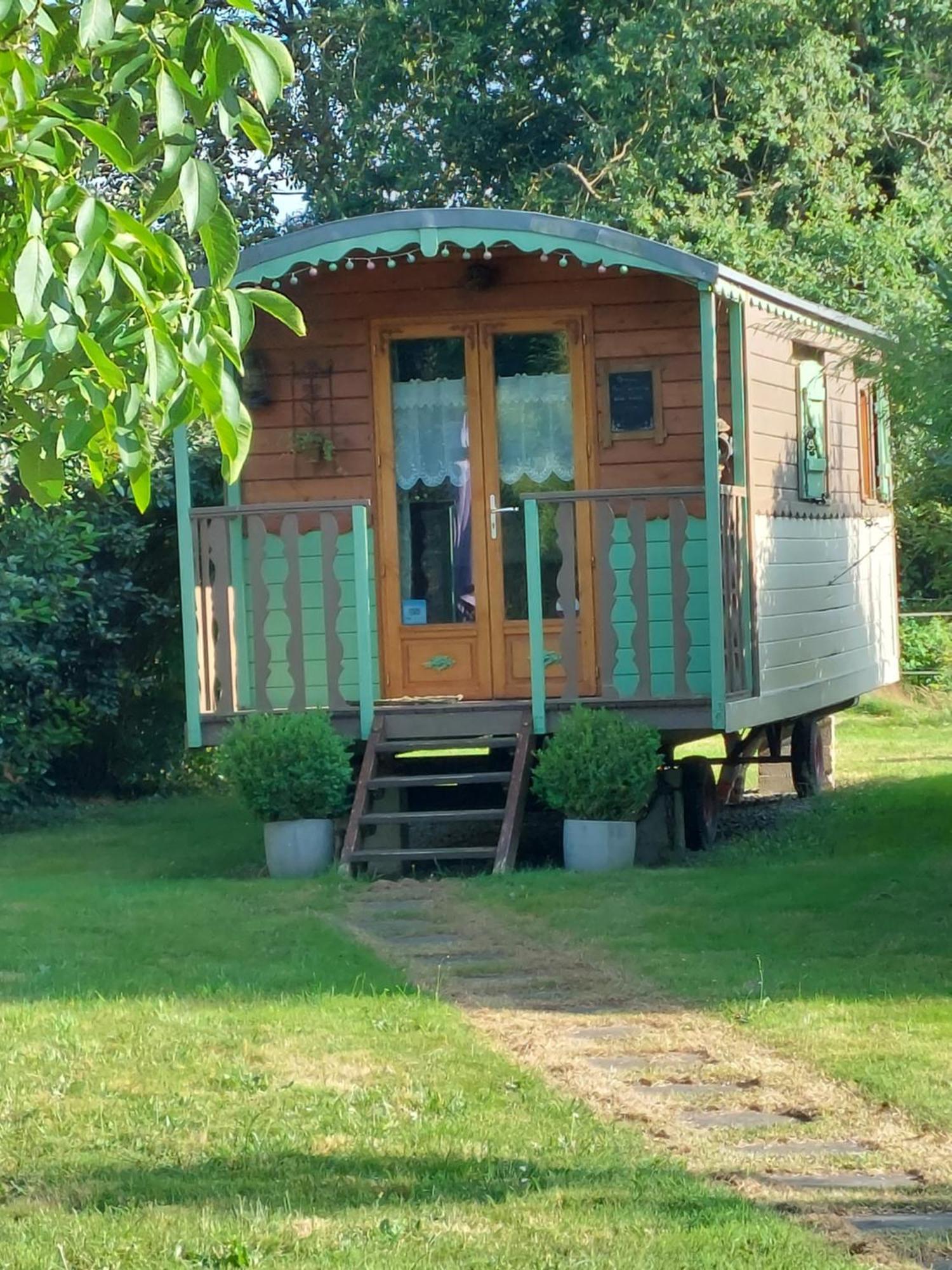 Villa Les Roulottes de la Brauderie à Brissarthe Extérieur photo