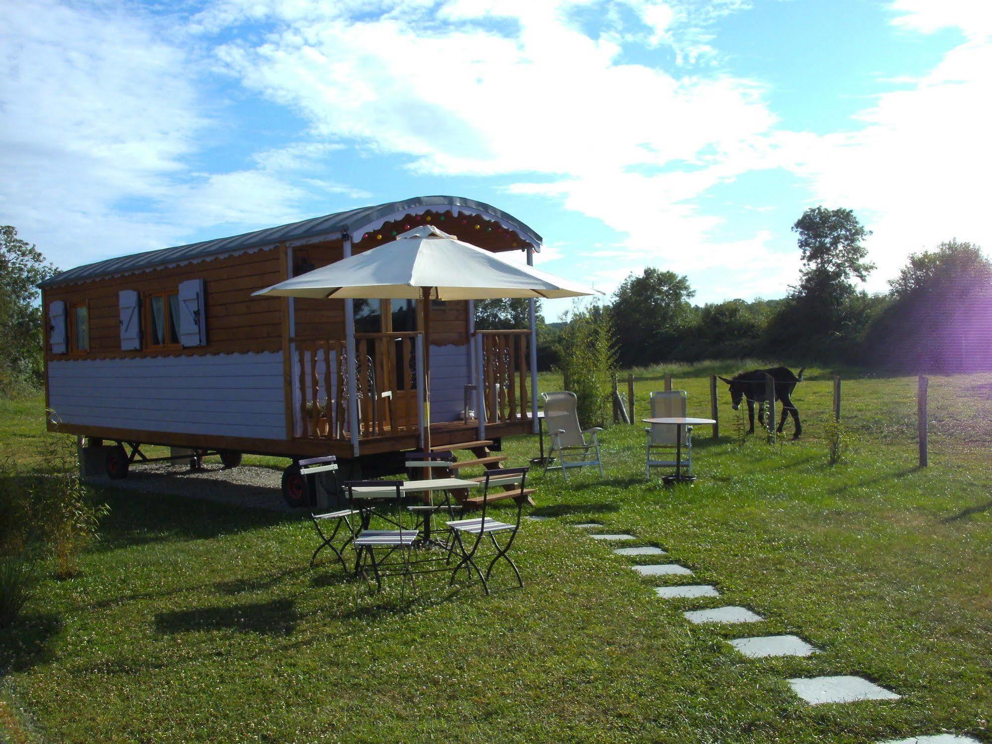 Villa Les Roulottes de la Brauderie à Brissarthe Extérieur photo