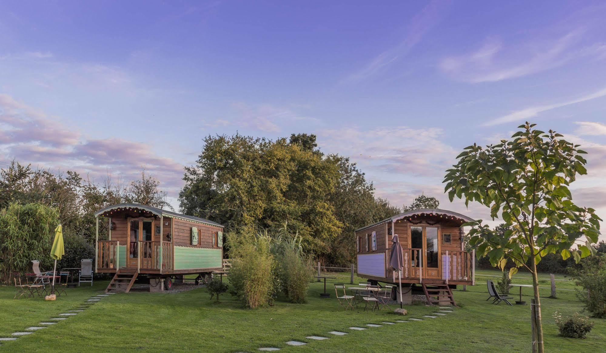 Villa Les Roulottes de la Brauderie à Brissarthe Extérieur photo